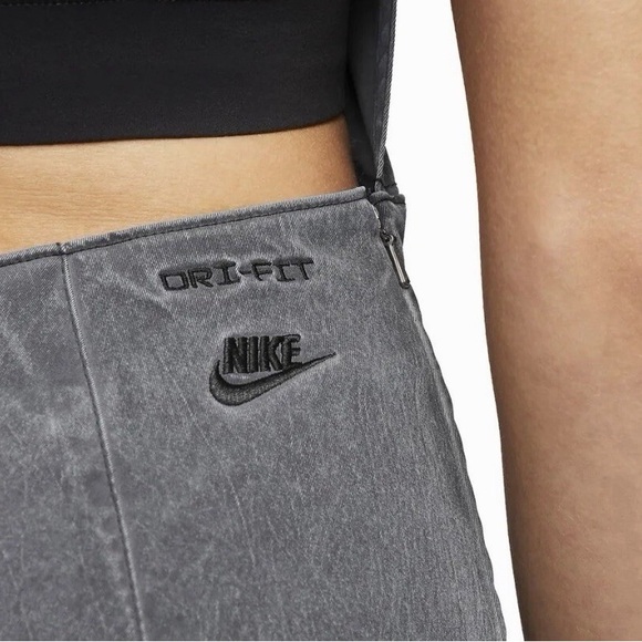 NET Nike Tech Pack Woven Apron Dress Women’s Size Large DM6502-060 - Picture 6 of 9